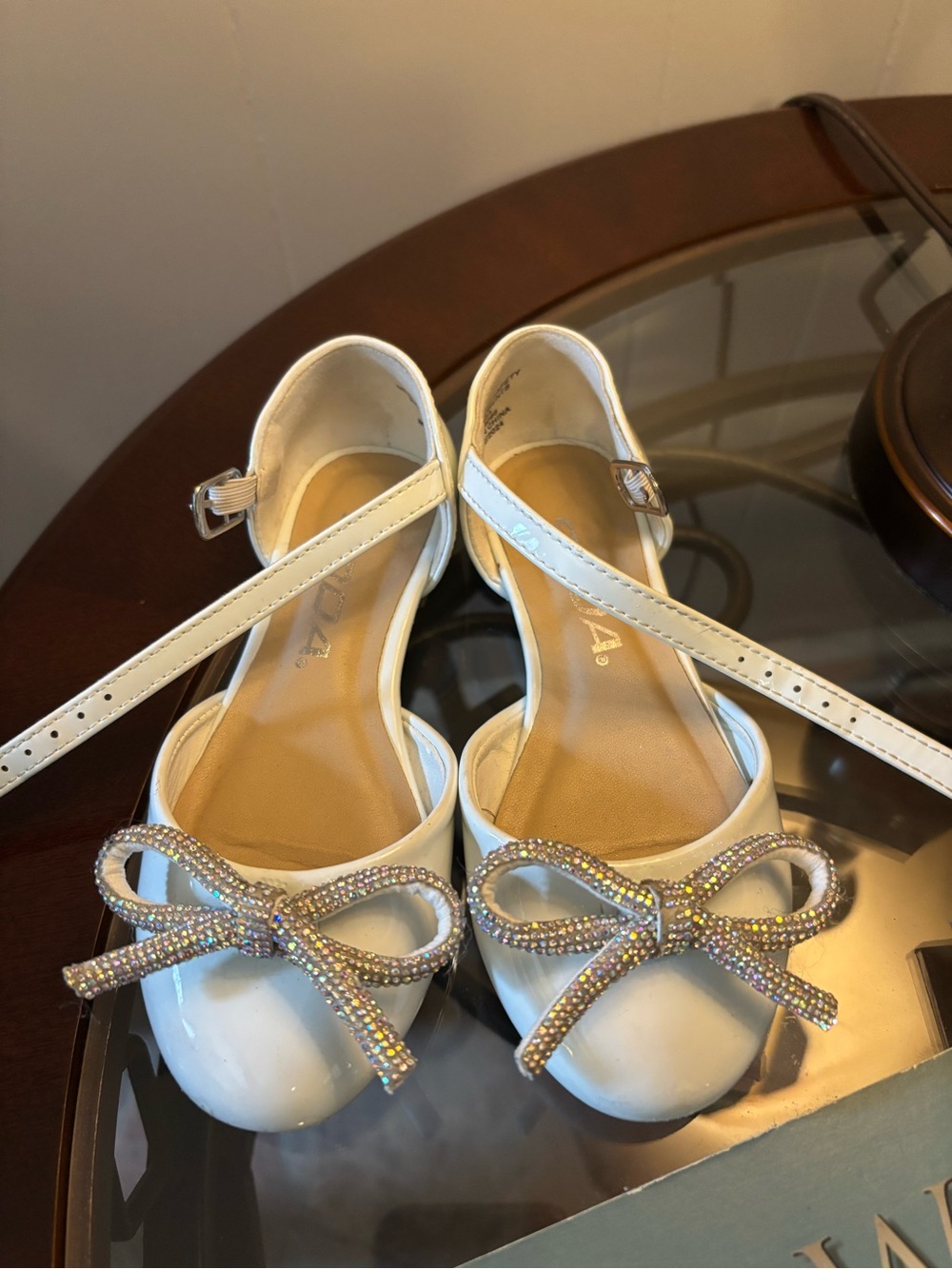 Soda White Girls Dress Shoes with Rhinestone Bow